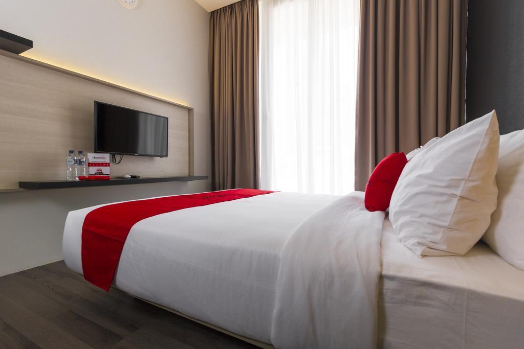 Reddoorz Plus Near Perbanas Джакарта Екстериор снимка