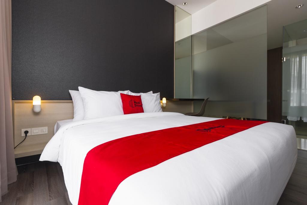 Reddoorz Plus Near Perbanas Джакарта Екстериор снимка